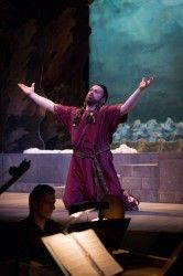 Colin Balzer as Ulisse.
