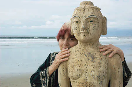 beaches_of_agnes_01-723787 Agnes Varda and a friend in The Beaches of Agnes