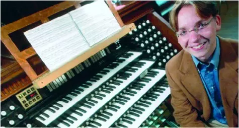 Organist Felix Hell: