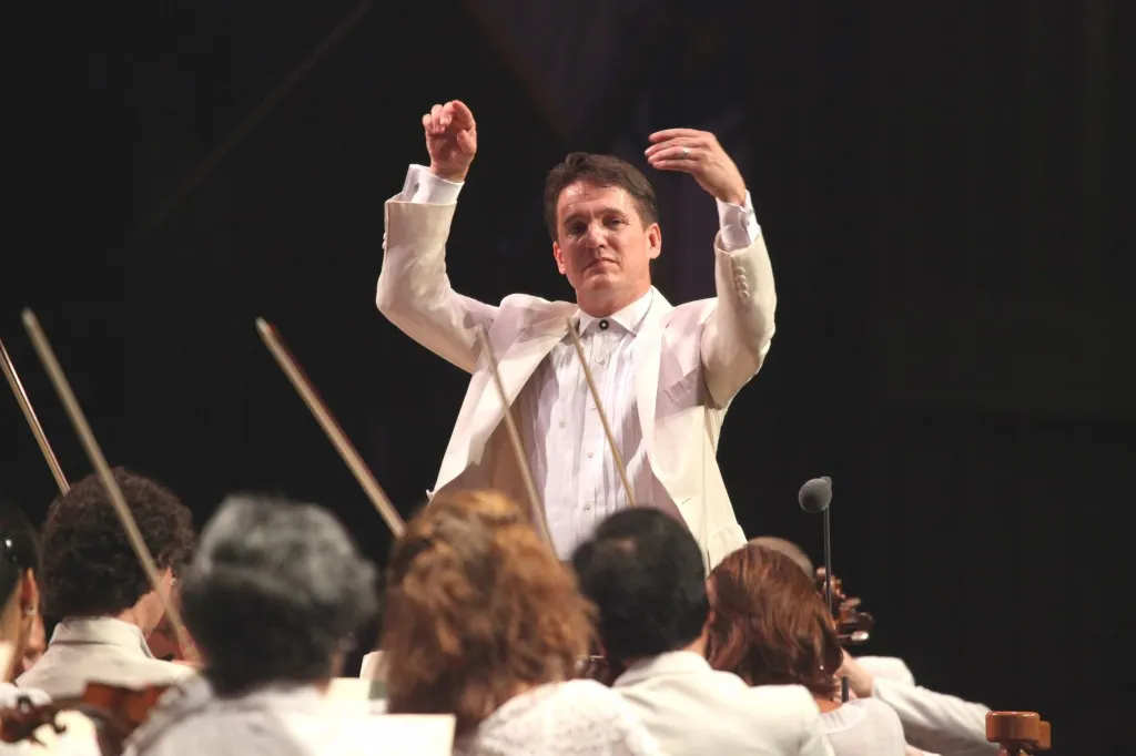 Keith Lockhart leading the Boston Pops at Tanglewood 7.14.12 (Hilary Scott)