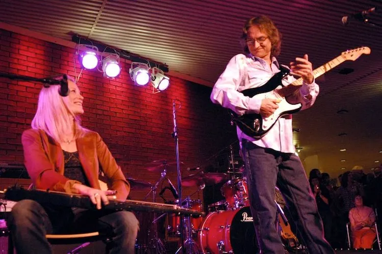 Sonny Landreth and Cindy Cashdollar performing together in 2007. Photo: Darrell Hoemann/The News-Gazette