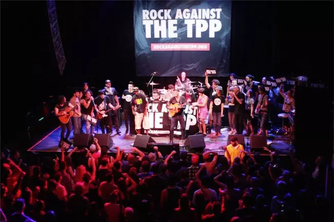 Tom Morello in the finale of a Rock Against the TPP concert. Photo: courtesy of Fight for the Future.