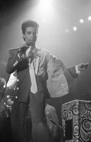 Prince performing in Brussells in 1986. Photo: Wiki Commons.